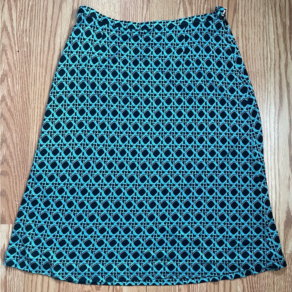 Diane Von Furstenberg  100% Silk Skirt size 8